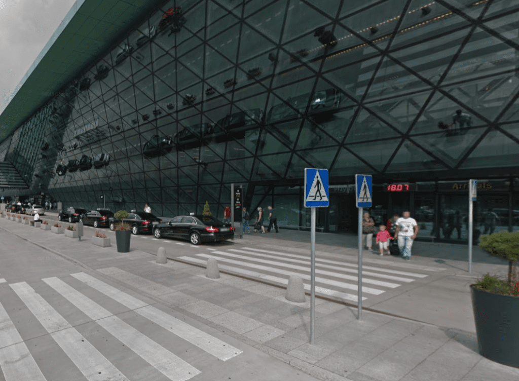 travel from krakow airport to city centre